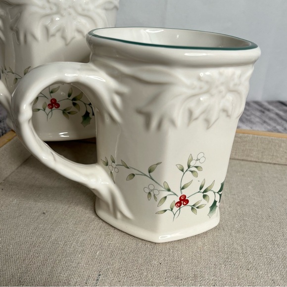 Pfaltzgraff, Set of 2 Winterberry Pattern, Sculpted Mugs, 16 oz, Stoneware - Picture 4 of 16
